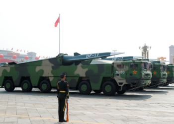 Mísseis, drones e laser: conheça novo arsenal exibido em grande desfile militar da China
