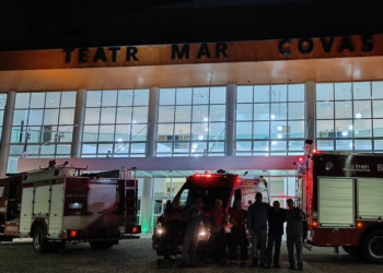 Teatro pega fogo durante ensaio musical em Caraguatatuba, no litoral de SP