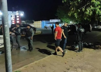 Bandido invade lanchonete com submetralhadora para matar rival e é morto por policial à paisana