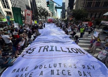 Dez anos após Paris, governos planejam produzir mais do que o dobro de combustível fóssil permitido pelo acordo