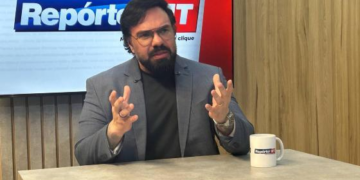 Nutri: Bolacha, biscoito e macarrão instantâneo são vilões do lipedema nas mulheres