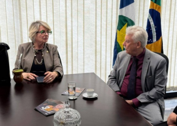 Buzetti deixa o Senado e ex-secretário de Silval assume