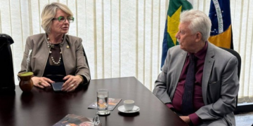 Buzetti deixa o Senado e ex-secretário de Silval assume