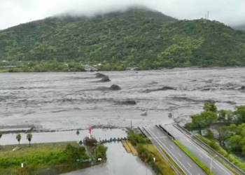 Rompimento de lago após tufão destrói ponte e causa enchente em Taiwan; 14 morreram e 124 estão desaparecidos