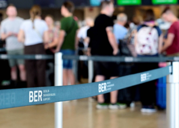 Polícia do Reino Unido prende homem por ataque cibernético que afetou aeroportos europeus