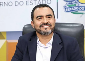 Justiça afasta governador do Tocantins sob suspeita de desvio de recursos da Covid-19