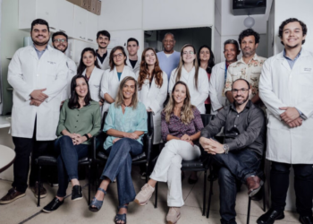 Pesquisa liderada por brasileiros devolve movimento a paraplégicos 