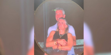 Ex de flagrada em show do Coldplay também estava lá com outra