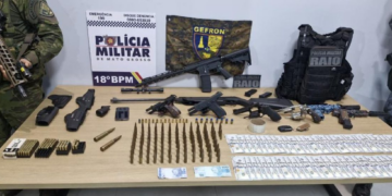 Operação na fronteira apreende cocaína, supermaconha, armas e dólares; dois são presos