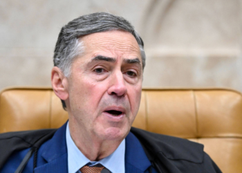 Barroso canta samba em jantar de despedida da presidência do STF; veja vídeo