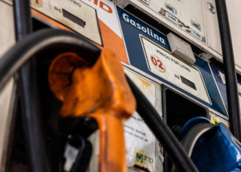 ANP interdita refinaria da Refit por suspeita de irregularidades na venda de combustíveis