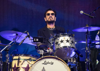 Beatles ainda vendem discos e fazem bilhões de streams por ano, diz Ringo Starr