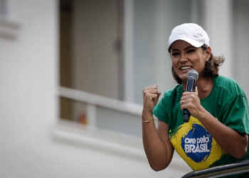 Michelle Bolsonaro e Nikolas Ferreira convocam população