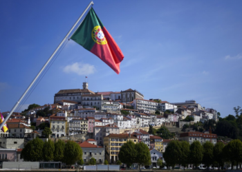 Portugal aprova lei que endurece regras para cidadania; veja o que muda e como brasileiros serão afetados