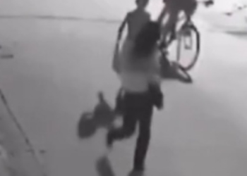 VÍDEO – Adolescente de 13 anos, com 20 passagens pela polícia, chora em surpresa na escola antes de ser morto