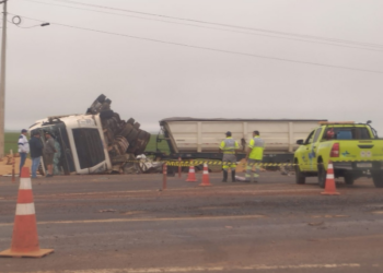 Batida entre carretas mata motorista na BR-163; veja vídeo
