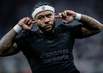 Mulher diz estar grávida de Memphis Depay e revela sumiço do jogador