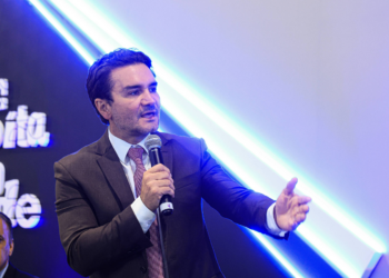 Sabino deve ficar no Turismo e enfrentar processo de expulsão do União Brasil