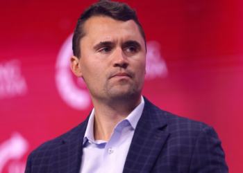 Site feminista contratou bruxas para amaldiçoar Charlie Kirk dias antes de ataque