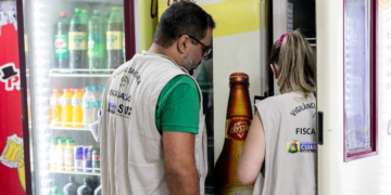 Operação contra venda de bebidas adulteradas interdita bares e distribuidoras em Cuiabá