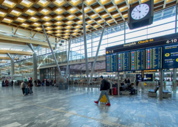 Drones interrompem temporariamente operações de aeroporto da capital da Noruega, diz agência