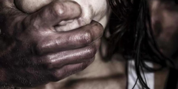 Homem estupra enteada de 9 anos em matagal a caminho da escola