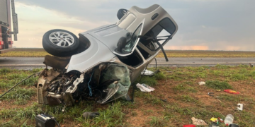 Homem morre em acidente entre Uno e Amarok