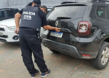 Homem mata vizinho a facada em frente de casa