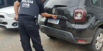 Homem mata vizinho a facada em frente de casa