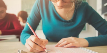 'Essa é sua redação': mensagens expõem fraude no 'Enem dos Concursos'