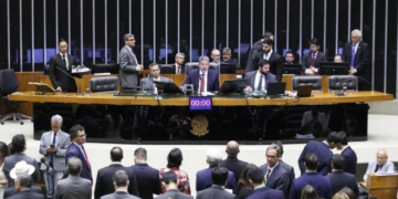 Câmara aprova isenção do IR para quem ganha até R$ 5 mil por mês