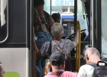 Aposta de Lula em passagem gratuita de ônibus repete modelo fracassado