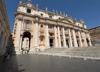 Igreja Católica está falhando com vítimas de abuso, diz relatório do Vaticano
