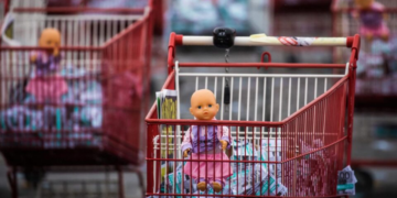 Relatório da ONU mostra a violência da barriga de aluguel