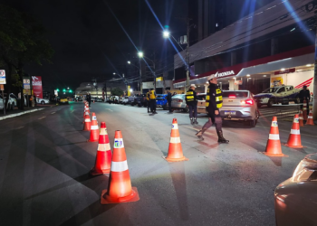 Polícia prende 12 motoristas bêbados na Avenida Isaac Póvoas, em Cuiabá