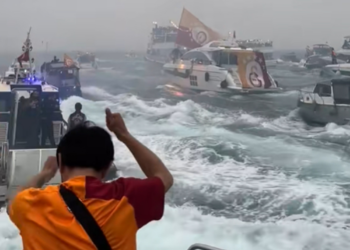 É #FAKE que vídeo de barcos com pessoas comemorando mostre ativistas em direção a Gaza; trata-se da torcida do Galatasaray