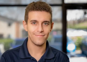 Quem foi Daniel Naroditsky, o mestre de xadrez dos EUA morto aos 29 anos