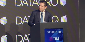 Motta defende aumento do etanol na gasolina de 30% para 35%