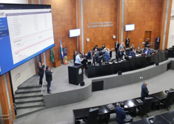 Em sessão tumultuada, deputados aprovam reajuste salarial de 6,38% para servidores do TJMT