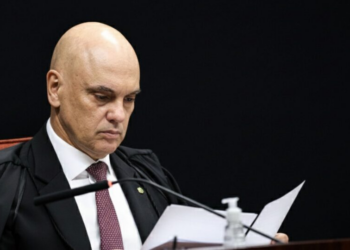 Alexandre de Moraes usa carta psicografada para condenar Filipe Martins