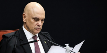 Alexandre de Moraes usa carta psicografada para condenar Filipe Martins