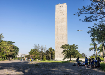 Jovens evangélicos invadem a USP para declarar que a universidade não é de Marx, mas de Jesus