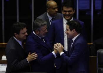 Com educação financeira, correção da tabela do IR poderia reduzir endividamento