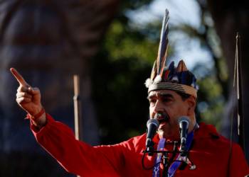 'Estão inventando uma guerra' contra a Venezuela, diz Maduro, após EUA enviarem maior porta-aviões do mundo ao Caribe