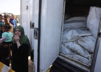 A luta de médicos em Gaza para investigar 'sinais de tortura' em corpos devolvidos por Israel