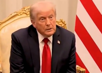 Trump responde a jornalista sobre Bolsonaro: "Não é da sua conta"