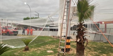 Homem completa 13 horas em caixa d'água de supermercado em Várzea Grande