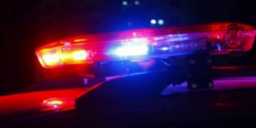 Homem fica com faca cravada na nuca após discutir com rival