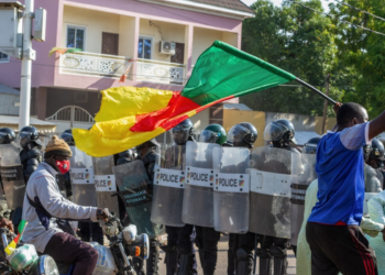 Confrontos com forças de segurança em Camarões deixam 4 manifestantes mortos antes do resultado das eleições