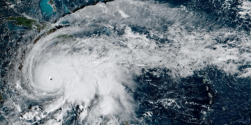 Furacão Melissa ganha força e ameaça Jamaica com ventos 'catastróficos' de 280 km/h; 3 morrem no país